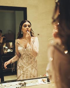 Ruhi singh: એક્ટ્રેસ રુહી સિંહનો વ્હાઈટ લૂકમાં બોલ્ડ અંદાજ વાયરલ, જુઓ તસવીરો