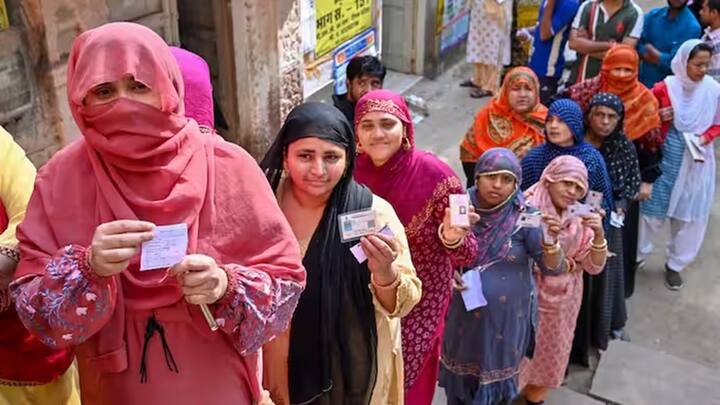 આગામી થોડા અઠવાડિયામાં લોકસભા ચૂંટણીની પણ જાહેરાત કરવામાં આવશે, ત્યારબાદ લોકો 2024ની લોકસભા ચૂંટણી માટે પોતાનો મત આપશે.