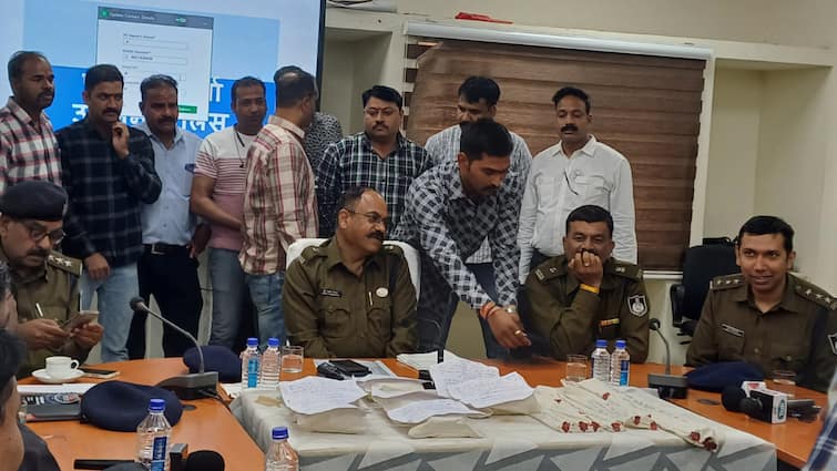 MP Crime News Ujjain BJP Leader and his Wife Murder Case MP Police Arrested 4 Accused ann Ujjain Murder Case: उज्जैन में बीजेपी नेता और पत्नी की हत्या मामले में चार आरोपी गिरफ्तार, पुलिस ने किया हैरान करने वाला खुलासा