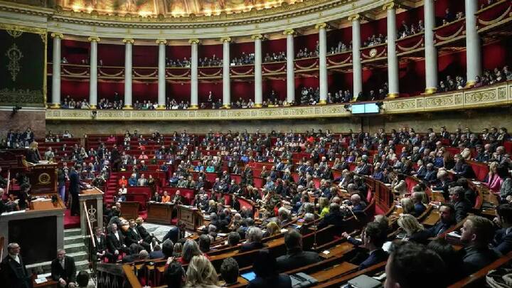 France's National Assembly approves bill meant to enshrine right to abortion in French Constitution Right To Abortion: நிலைநாட்டப்படுமா பெண்கள் கருகலைப்பு உரிமை? - பிரான்ஸ் நாடாளுமன்றத்தில் மசோதா நிறைவேற்றம்!