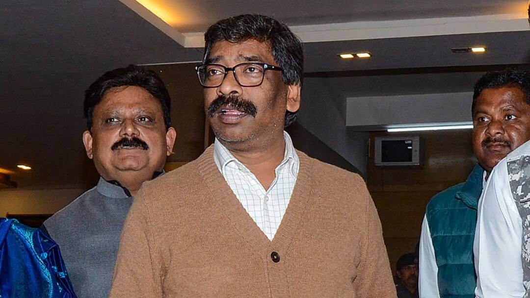 CM हेमंत सोरेन ने ED अधिकारियों के खिलाफ दर्ज कराई FIR, प्रताड़ित करने का लगाया आरोप CM Hemant Soren lodged FIR against ED officials in Ranchi CM हेमंत सोरेन ने ED अधिकारियों के खिलाफ दर्ज कराई FIR, प्रताड़ित करने का लगाया आरोप