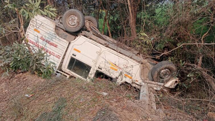 Siddharthnagar Road Accident pickup vehicle hit scooty two people die ann Road Accident: सिद्धार्थनगर में पिकअप ने मारी स्कूटी सवारों को टक्कर, हादसे में दो लोगों की मौत