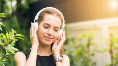 5 Bluetooth headphones you can buy under Rs 5000 from amazon india here is the list Headphones: অ্যামাজন থেকে ৫০০০ টাকার মধ্যে কোন কোন ব্লুটুথ হেডফোন কিনতে পারবেন? রইল তালিকা