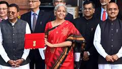 Budget 2024: बजट वाले दिन वित्त मंत्री ब्लू रंग की साड़ी में दिखीं, हर बार बजट पेश करते हुए ऐसे बदले लुक