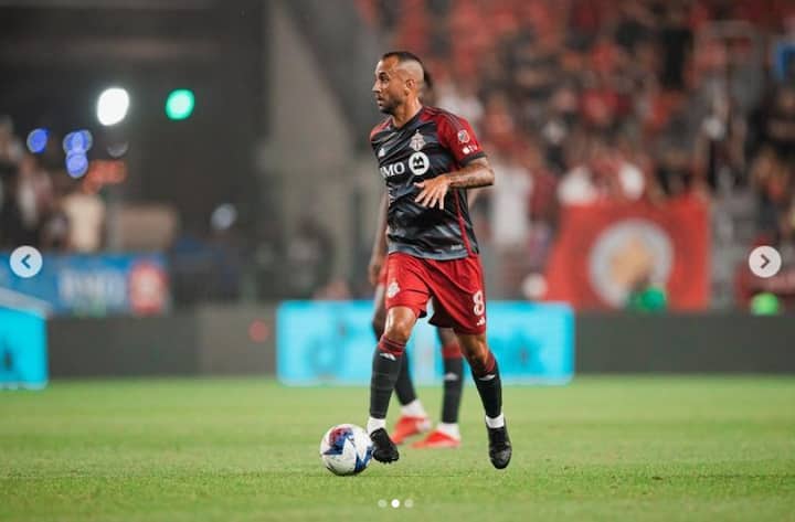 কলিঙ্গ সুপার কাপ জিতে আত্মবিশ্বাসে টগবগ করছে ইস্টবেঙ্গল এফসি (East Bengal FC)। সামনে আবার এক বড় ম্যাচ। ৩ ফেব্রুয়ারি, শনিবার মুখোমুখি দুই চিরপ্রতিদ্বন্দ্বী। ইস্টবেঙ্গল এফসি ও মোহনবাগান সুপার জায়ান্ট (Mohun Bagan Super Giant)।