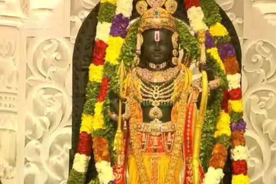 જો પહેલા દિવસની વાત કરીએ તો 22 જાન્યુઆરીના રોજ 5 લાખ લોકો રામલલાના દર્શન માટે પહોંચ્યા હતા. રામલલાના દર્શન માટે સંપૂર્ણ વ્યવસ્થા કરવામાં આવી છે. બીજા દિવસે એટલે કે 23 જાન્યુઆરીએ જ્યારે મંદિરના દરવાજા ખુલ્યા ત્યારે લગભગ 2 લાખ લોકોએ દર્શન કર્યા હતા.