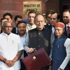 ਵਿੱਤ ਮੰਤਰੀ ਅਰੁਣ ਜੇਤਲੀ ਨੇ ਬਜਟ ਪੇਸ਼ ਕੀਤਾ ਤੇ ਜਨਤਾ ਨੂੰ ਸਿਹਤ ਬੀਮਾ ਪ੍ਰਦਾਨ ਕਰਨ ਲਈ ਆਯੁਸ਼ਮਾਨ ਭਾਰਤ ਯੋਜਨਾ ਦੀ ਸ਼ੁਰੂਆਤ ਕੀਤੀ। ਬਜਟ ਵਿੱਚ ਜੀਐਸਟੀ ਤੇ ਨੋਟਬੰਦੀ ਤੋਂ ਬਾਅਦ ਐਮਐਸਐਮਈ ਉਦਯੋਗ ਦਾ ਵਿਆਪਕ ਰਸਮੀਕਰਣ ਵੀ ਸ਼ਾਮਲ ਸੀ। ਇਸ ਖੇਤਰ ਨੂੰ 2022 ਤੱਕ 3,794 ਕਰੋੜ ਰੁਪਏ ਦੀ ਪੂੰਜੀ ਸਹਾਇਤਾ ਤੇ ਉਦਯੋਗ ਸਬਸਿਡੀ ਅਲਾਟ ਕੀਤੀ ਗਈ।