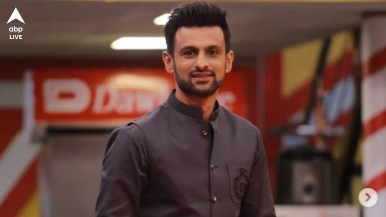 BPL 2024 Shoaib Malik to rejoin Bangladesh Premiere League team Fortune Barishal on February 2 Shoaib Malik: গড়াপেটা বিতর্ক সরিয়ে ফের মাঠে নামছেন শোয়েব, তামিমের সঙ্গে আলোচনাতেই সমাধান?