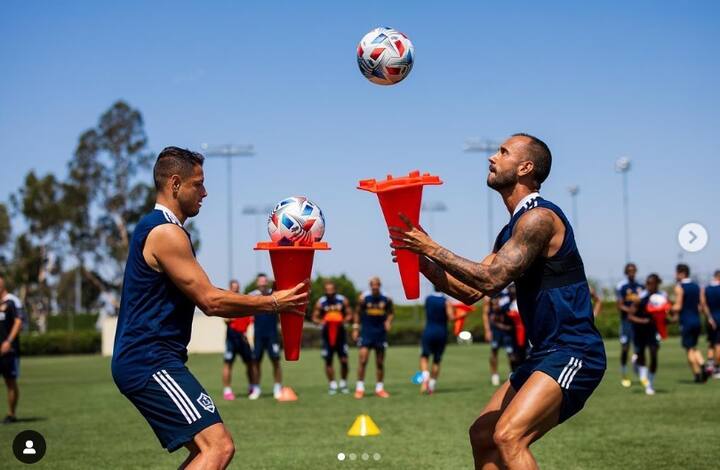 ২০১৪-১৫ উয়েফা ইউরোপা লিগের কোয়ার্টার ফাইনালে দলকে তোলার নেপথ্যেও অন্যতম প্রধান ভূমিকা ছিল তাঁর। সেই মরশুমে বেলজিয়ামের বর্ষসেরা পেশাদার ফুটবলারও হয়েছিলেন তিনি।