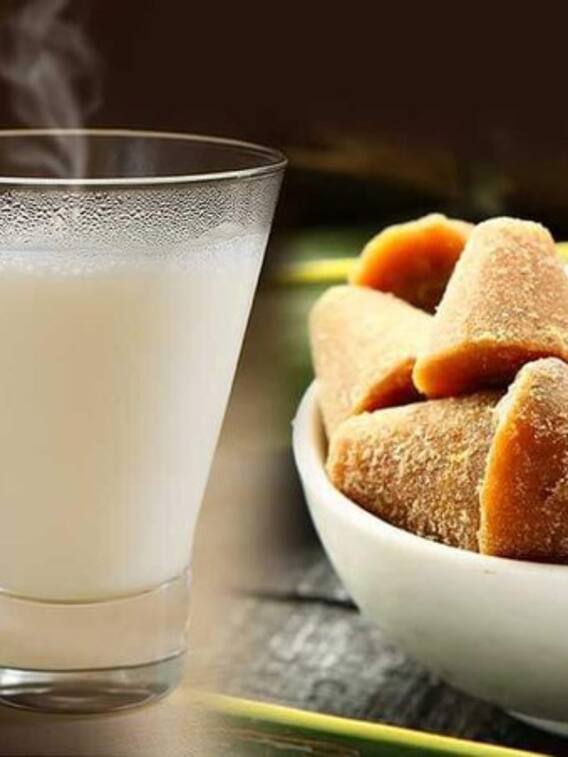 गर्म दूध में गुड़ डालकर पीने से मिलता है ये फायदा