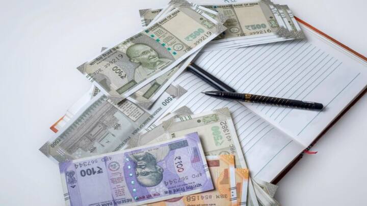 Money Rule Changing: कल से नए महीने की शुरुआत हो जाएगी और इसके साथ ही कई नए बदलाव होने वाले हैं. वित्त मंत्री निर्मला सीतारमण अंतरिम बजट पेश करेंगी. संसद में नए ऐलान के साथ ही कल से कई ऐसे बदलाव होंगे जो लोगों की जेब पर सीधा प्रभाव डालेंगे. इसमें एनपीएस खाते से विड्रॉल के नियम में बदलाव से लेकर IMPS के नियम तक शामिल हैं. जानते हैं इस बारे में.