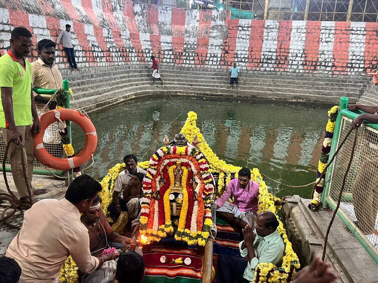 Sivasubramaniasamy Temple Theppa Utsavam at Dharmapuri Kumaraswamypet - TNN தருமபுரி குமாரசாமிப்பேட்டையில் சிவசுப்பிரமணியசாமி கோயில் தெப்ப உற்சவம் - திரளான பக்தர்கள் சாமி தரிசனம்