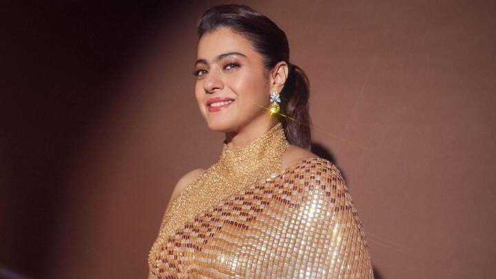 Bollywood Heroine Kajol : ఫిల్మ్ అవార్డులు 2024 ఈవెంట్​కి కాజోల్ గోల్డెన్ శారీ కట్టుకొచ్చింది. చీర సంగతేమో కానీ.. ఆమె బ్లౌజ్​కు మాత్రం ఫ్యాషన్ ప్రేమికులు ఫిదా అయిపోయారు.