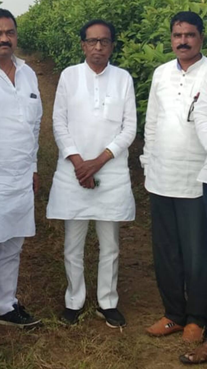 ऐनवेळी फडणवीस यांच्या आग्रहामुळे गोपीचंद पडळकर यांनी 2019 ला पाठींबा दिल्याने निवडणुकीत यश मिळाले. (Photo credit : Facebook/@Anil Babar)