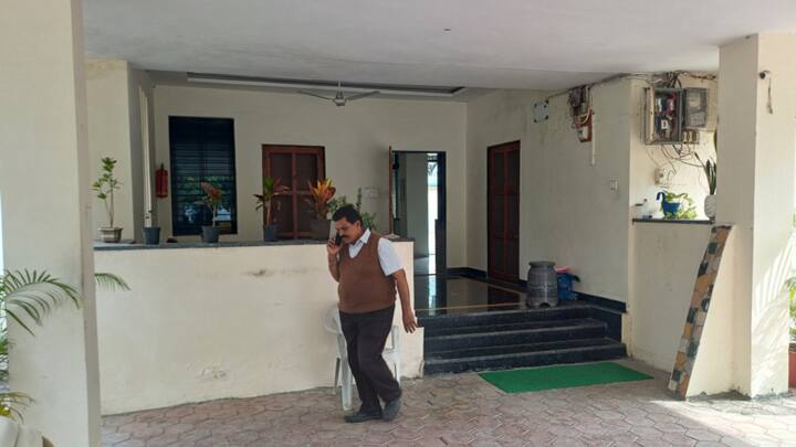 मध्य प्रदेश के मुख्यमंत्री डॉ मोहन यादव का दफ्तर उज्जैन के कुलपति निवास से भी संचालित होगा. यह मध्य प्रदेश के मुख्यमंत्री डॉ मोहन यादव का उज्जैन में नया ठिकाना होगा.