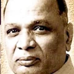 Shankarrao Chavan became the new finance minister and tabled the Budget in the Lok Sabha. Rajiv Gandhi was the prime minister.
.