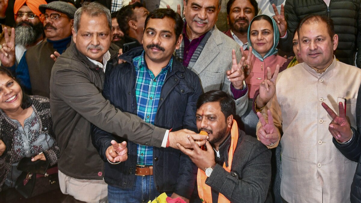 Chandigarh Mayoral Elections Youth Congress AAP Councillors Hold Protest  Outside Mayoral Election BJP Candidate Win Manoj Sonkar