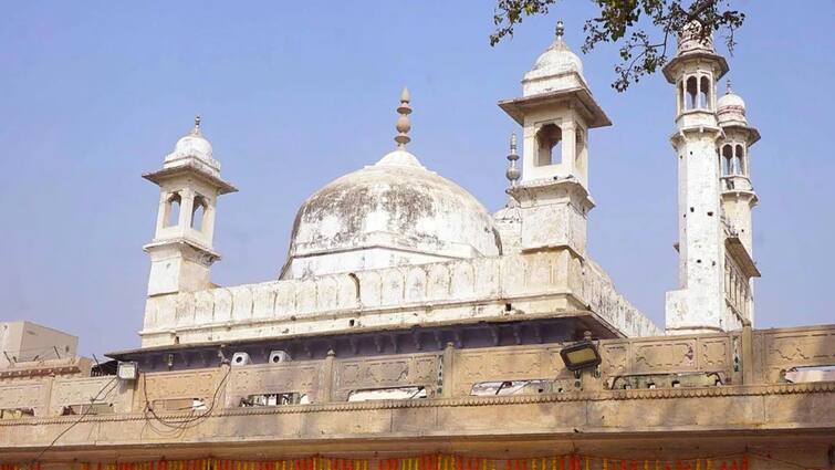 Hindus Allowed To Worship In Sealed Basement Of Varanasi Gyanvapi Mosque மசூதியின் சர்ச்சைக்குரிய பகுதியில் இந்துக்கள் வழிபட அனுமதி... அயோத்தி வழியில் ஞானவாபி.. நடந்தது என்ன?