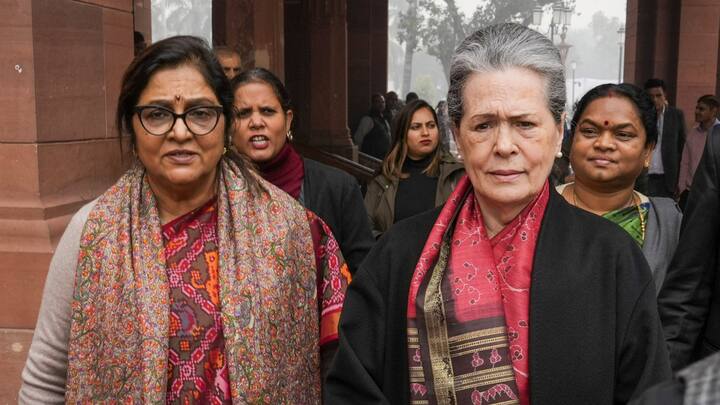 Congress MPs Sonia Gandhi and Rajani Patil on the first day of the Budget session of Parliament. (Image Source: PTI)