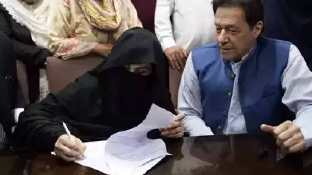 Imran Khan: முடிவுக்கு வரும் அரசியல் பயணம்.. இம்ரான் கான் மற்றும் அவரது மனைவிக்கு 14 ஆண்டுகள் சிறை தண்டனை..