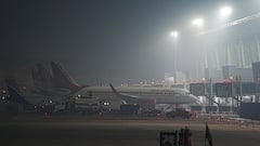 Delhi Weather: कब तक सताएगा कोहरा! 50 फ्लाइट्स डिले, 3 डायवर्ट, कई ट्रेनें भी लेट