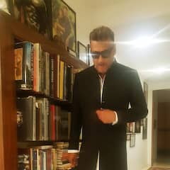 मूंगफली और सिगरेट बेचकर किया गुजारा, आज 200 करोड़ का मालिक है ये सुपरस्टार, पहचाना क्या?