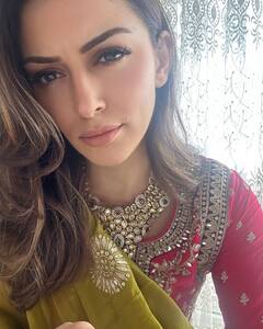 Hansika Motwani Photos : வண்ண உடையில் க்யூட்டாக போஸ் கொடுக்கும் நடிகை ஹன்சிகா மோத்வானி!