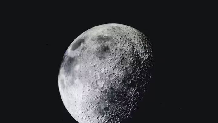 চাঁদ নিয়ে আমাদের উৎসাহের অন্ত নেই। মহাকাশ গবেষণায় এখন অনেকটাই এগিয়ে রয়েছে ভারত।