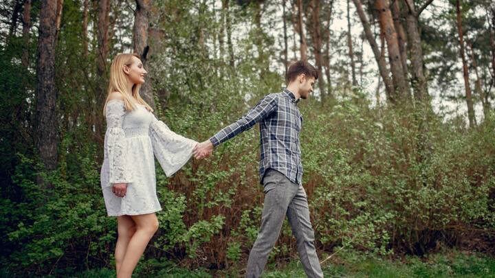 कई बार जीवन में ऐसा दौर आता है जब हमारे रिश्ते में तनाव और उलझनें बढ़ जाती हैं. ऐसे में, एक छोटा सा ब्रेक लेना, खुद को समय देना और रिश्ते के प्रति अपनी समझ बढ़ाना बहुत जरूरी हो सकता है.