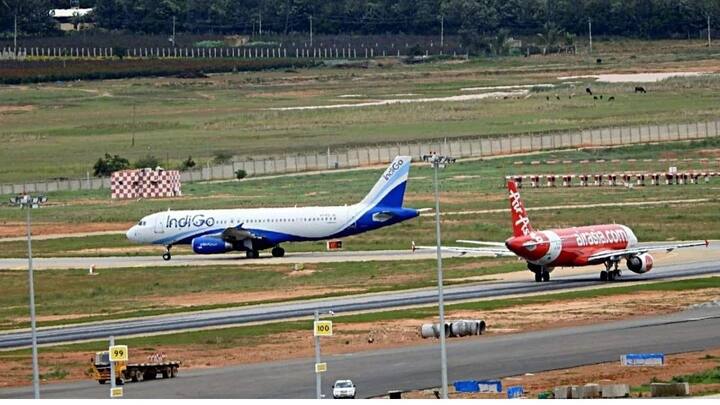 दिल्ली हवाई अड्डे पर खराब मौसम के कारण बुधवार को करीब 100 उड़ानों में देरी हुई और कम से कम पांच उड़ानों का मार्ग बदला गया.