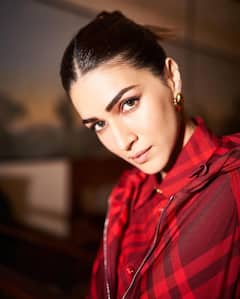 Actress Kriti Sanon: ஸ்டைலிஷ் உடையில் கலக்கும் ஆதிபுருஷ் நடிகை க்ரித்தி சனோன்!