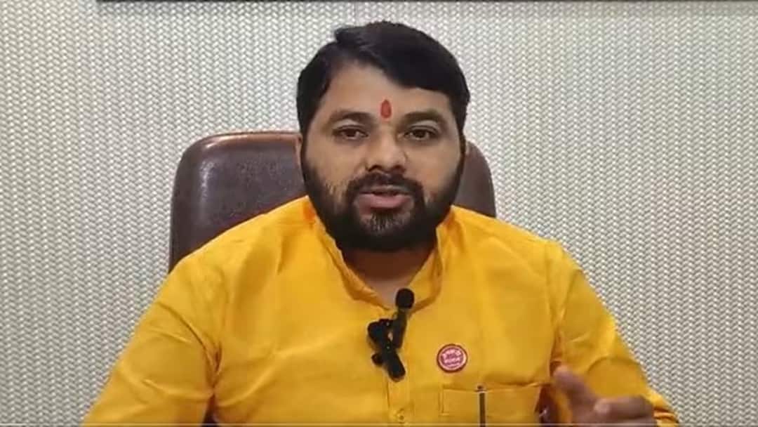 Ravikant Tupkar Buldhana News : शेतकरी नेते रविकांत तुपकर यांच्या विरोधात पोलिसांचे आक्रमक पाऊल, घेतला 'हा' मोठा निर्णय Ravikant Tupkar leader of Swabhimani Shetkari Sanghatana Buldhana Police approach to court against him requesting cancel his bail Ravikant Tupkar Buldhana News : शेतकरी नेते रविकांत तुपकर यांच्या विरोधात पोलिसांचे आक्रमक पाऊल, घेतला 'हा' मोठा निर्णय