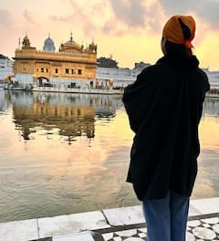 Shehnaaz Gill: ਸ੍ਰੀ ਦਰਬਾਰ ਸਾਹਿਬ ਨਤਮਸਤਕ ਹੋਈ ਅਦਾਕਾਰਾ ਸ਼ਹਿਨਾਜ਼ ਗਿੱਲ, ਸੋਸ਼ਲ ਮੀਡੀਆ 'ਤੇ ਸ਼ੇਅਰ ਕੀਤੀਆਂ ਤਸਵੀਰਾਂ