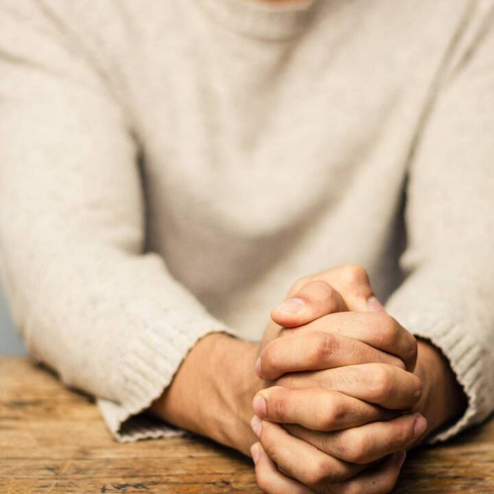 ਜਦੋਂ ਤੁਹਾਨੂੰ ਬਹੁਤ ਗੁੱਸਾ ਆਉਂਦਾ ਹੈ, ਤਾਂ ਆਪਣੇ ਲਈ ਸਮਾਂ ਕੱਢੋ ਅਤੇ ਸ਼ਾਂਤੀ ਨਾਲ ਬੈਠੋ। ਇਸ ਨਾਲ ਤੁਹਾਡਾ ਤੇਜ਼ੀ ਨਾਲ ਵਧ ਰਿਹਾ ਗੁੱਸਾ ਘੱਟ ਜਾਵੇਗਾ ਅਤੇ ਤੁਸੀਂ ਸ਼ਾਂਤ ਹੋ ਕੇ ਸੋਚ ਸਕਦੇ ਹੋ ਕਿ ਅੱਗੇ ਕੀ ਕਰਨਾ ਹੈ ਜਾਂ ਸਥਿਤੀ ਨੂੰ ਕਿਵੇਂ ਸੰਭਾਲਣਾ ਹੈ।