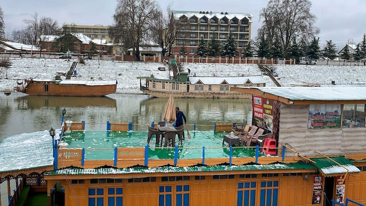 Uttarakhand's MeT department issued a yellow alert for heavy rain, snowfall, and thunderstorms in hilly areas for the next 24 hours. (Image Source: PTI Images)