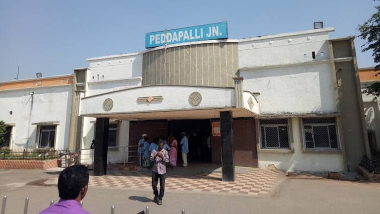 Telangana News Political excitement over Pedpadalli MP seat in BRS Karimnagar Pedpadalli MP Seat: పెద్దపల్లి బీఆర్ఎస్ ఎంపీ టికెట్ ఎవరికో? పోటీ పడుతున్న ఇద్దరు!