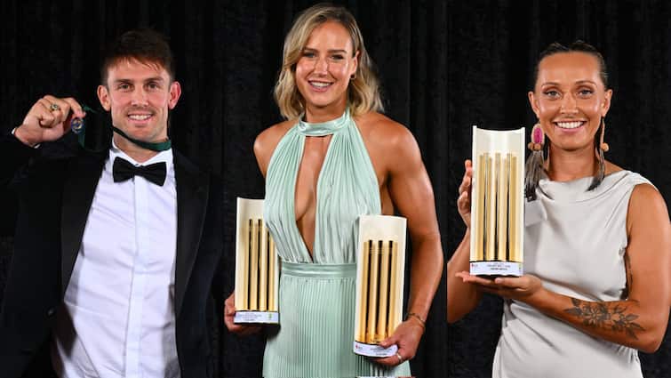 Mitchell Marsh Ashleigh Gardner Bag Top Honours At Australian Cricket Awards latest sports news Cricket Australia Awards: उस्मान ख्वाजा बने टेस्ट क्रिकेटर ऑफ द ईयर तो मिचेल मार्श को मिला सबसे बड़ा मेडल; तस्वीरों में देखें पूरा समारोह