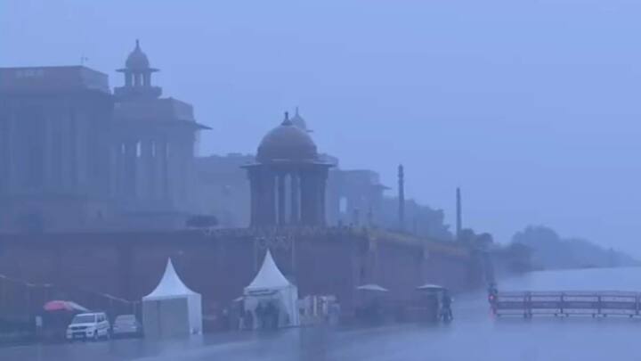 मौसम विज्ञानियों ने दिन के समय बादल छाने और हल्की बारिश होने की आशंका जताई है.