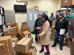 Ludhiana news: ਡਿਪਟੀ ਕਮਿਸ਼ਨਰ ਸਾਕਸੀ ਸਾਹਨੀ ਵੱਲੋਂ ਸਿਵਲ ਹਸਪਤਾਲ ਦਾ ਦੌਰਾ, ਦਵਾਈਆਂ ਦੇ ਸਟੋਰ ਰੂਮ, ਐਮਰਜੈਂਸੀ ਵਾਰਡ ਦਾ ਵੀ ਕੀਤਾ ਨਿਰੀਖਣ