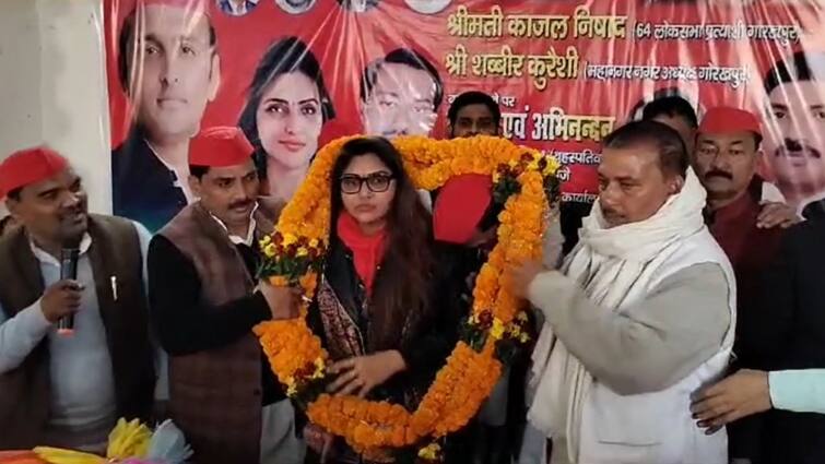 Lok Sabha Election 2024 Gorakhpur Candidate Kajal Nishad grand welcome in SP office ANN Lok Sabha Election 2024: गोरखपुर में सपा कार्यालय पहुंचीं काजल निषाद का जोरदार स्वागत, BJP सांसद रवि किशन को दिया चैलेंज