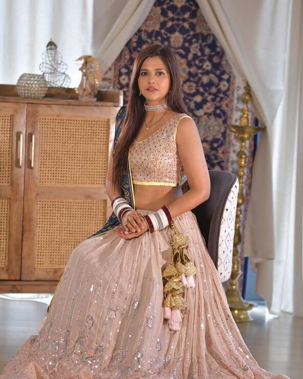 बता दें कि दलजीत ने Manshaa से डेब्यू किया था. वो सीआईडी, रात होने को है, कैसा ये प्यार है,संतान, स्वरागिनी, मां शक्ति, गुड्डन तुमसे न हो पाएगा जैसे शोज में काम कर चुकी हैं. वो नच बलिए की विनर भी थीं.