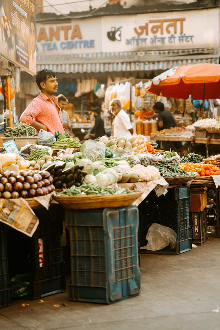 बजट के बाद आम लोगों की नजर इस बात पर टिकी रहती है कि उनकी रोजमर्रा की जिंदगी में इस्तेमाल की जाने वाले चीजों में क्या सस्ता हुआ और क्या महंगा. इस बार के बजट में ऐसा कुछ भी देखने को नहीं मिला.