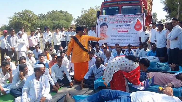 Sangli news Jat residents demand take blood give water Blood donation by blocking the path of drought victims Sangli News : जतवासियांची 