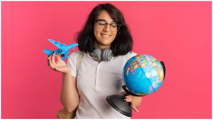 विदेश मंत्रालय की ओर से दी गई जानकारी के अनुसार, साल 2018 में 1,34,561 लोगों ने भारत की नागरिकता छोड़ दी थी. इसके बाद साल 2019 में 1,44,017 और साल 2020 में 85256 लोगों ने भारत की नागरिकता त्याग दी.