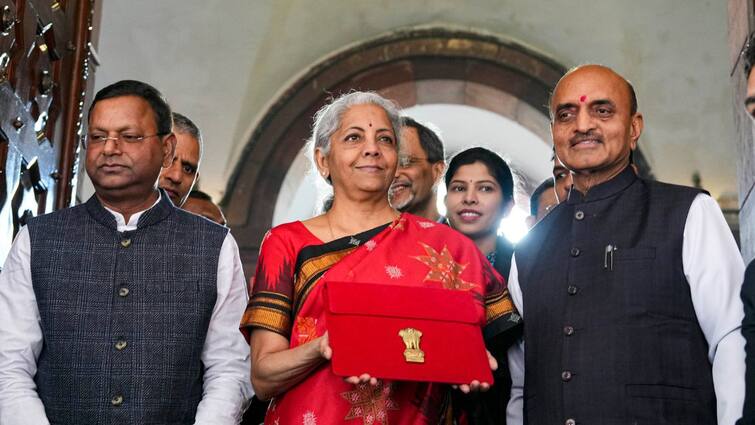 Budget 2024 finance minister nirmala sitharaman will submit in parliament today Budget 2024: எகிறும் எதிர்பார்ப்புகள்..! வருமான வரியில் மாற்றமா? - இன்று தாக்கலாகிறது மோடி 2.0 அரசின் இடைக்கால பட்ஜெட்