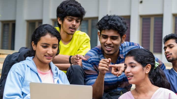 पिछले साल इसके तहत 33 हजार 500 करोड़ रुपये का बजट था. वहीं युवाओं के लिए आजीविका मिशन के तहत 15 हजार 47 करोड़ रुपये आवंटित किए गए हैं. पिछले साल के बजट में 14.652 हजार करोड़ रुपया आवंटित हुआ था.