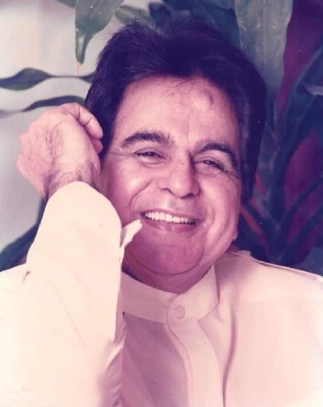 दिलीप कुमार की पहली शादी साल 1966 में सायरा बानो से हुई थी. वहीं सायरा के साथ शादी में रहते हुए उन्होंने 1981 में आस्मां रहमान ने निकाह किया था.