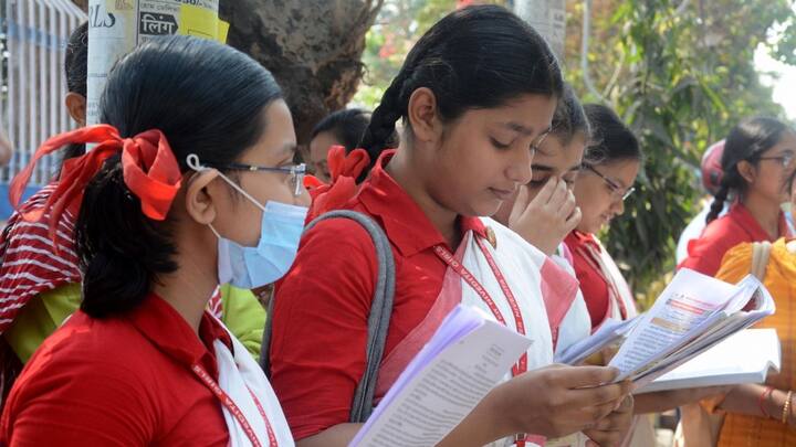 আগামীকাল থেকে শুরু হচ্ছে এবছরের মাধ্যমিক পরীক্ষা। শেষ হবে ১২ ফেব্রুয়ারি। এবার পরীক্ষায় বসবে ৯ লক্ষের বেশি পরীক্ষার্থী।