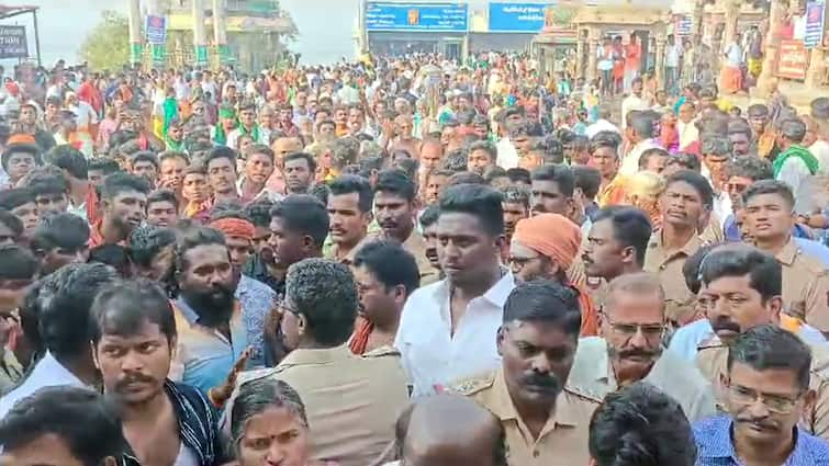 Palani murugan temple Attack on devotees aused commotion by devotees who participated in protest - TNN பழனி கோயிலில் பக்தர் மீது தாக்குதல்?; போராட்டத்தில் ஈடுபட்ட பக்தர்களால் பரபரப்பு