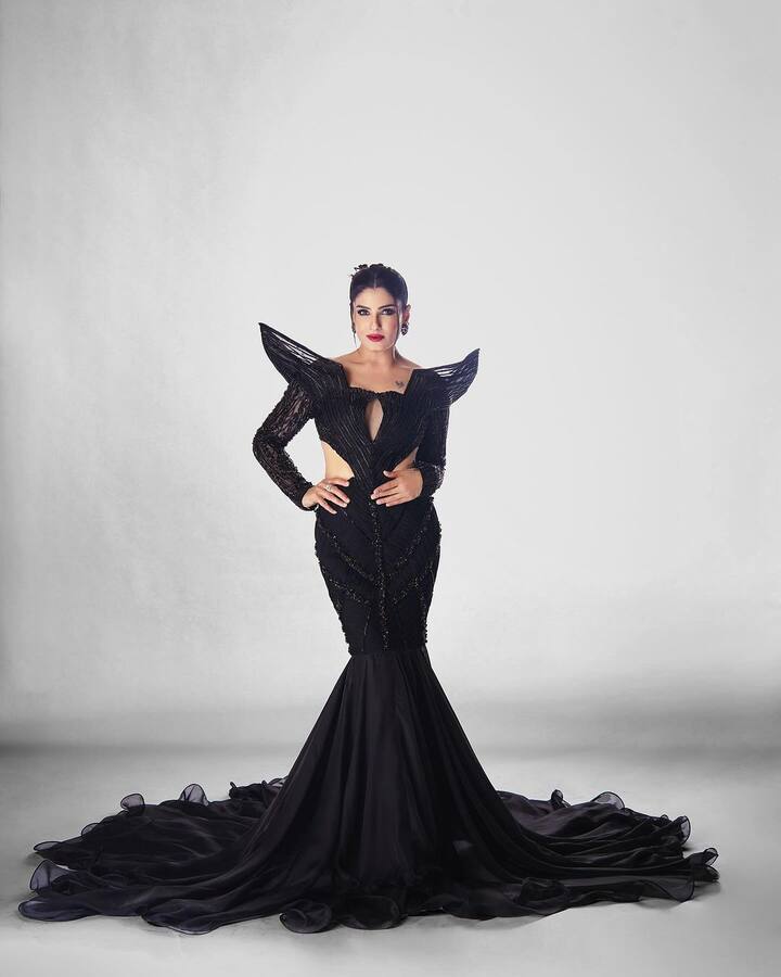 Raveena Tandon Looks Like A Glam Queen In Black Bodycon Outfit; See Pics